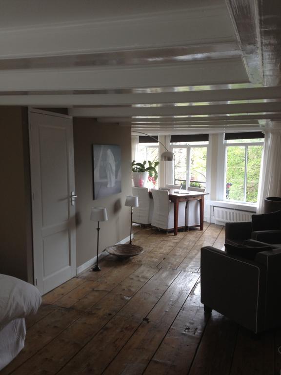 Bed and breakfast Bij Tijn Op De Gracht Ámsterdam